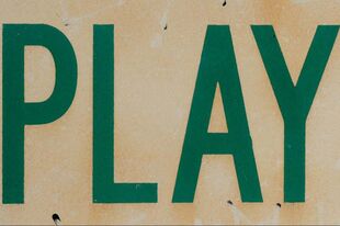 sign says play in green